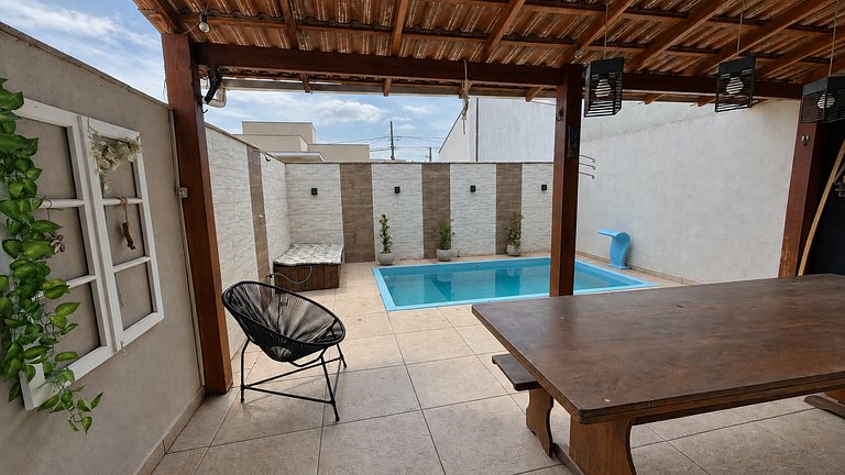Casa de final de semana c/ piscina e churrasqueira