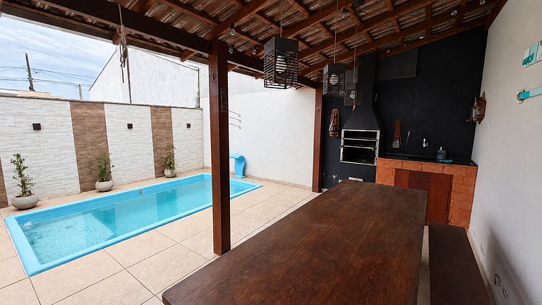 Casa de final de semana c/ piscina e churrasqueira